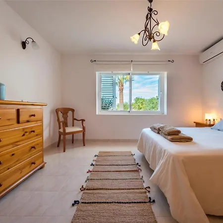 Villa Petrus, Con Piscina Y Wifi Gratis